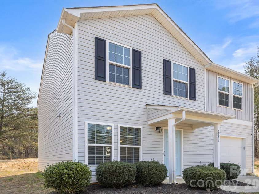 2217 Pinnacle View Drive, Kings Mountain, NC 28086.  MLS# CAR4362606, YatesRealty ID 11165. 