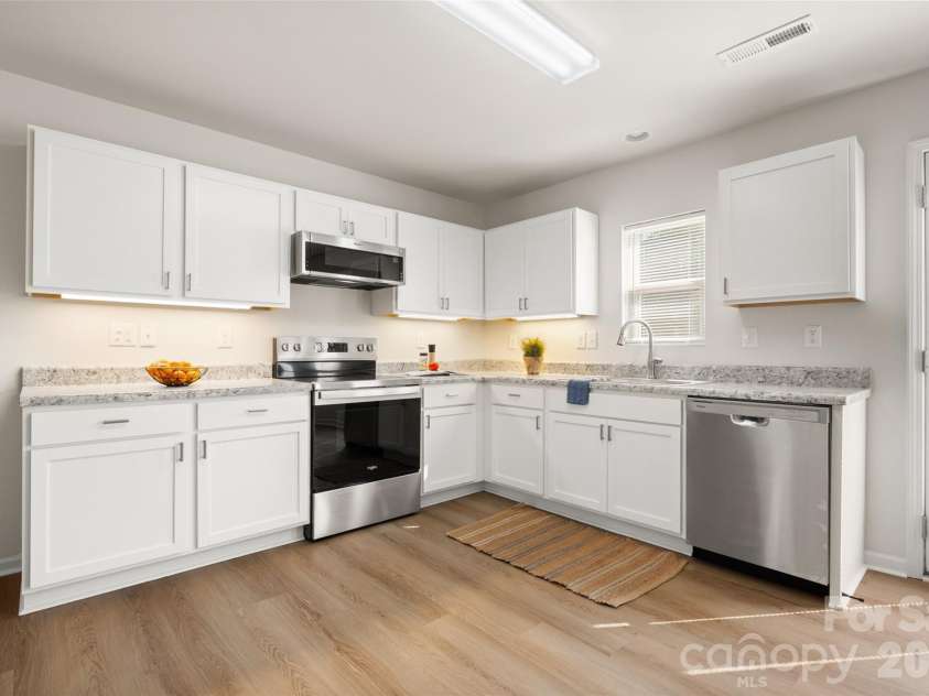 2217 Pinnacle View Drive, Kings Mountain, NC 28086.  MLS# CAR4362606, YatesRealty ID 11165. 
