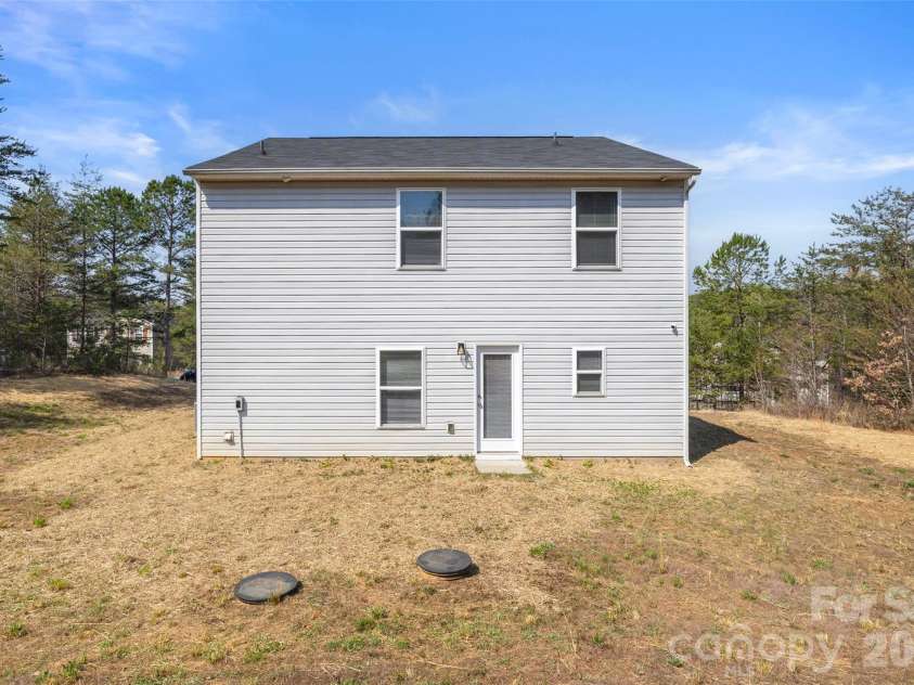 2217 Pinnacle View Drive, Kings Mountain, NC 28086.  MLS# CAR4362606, YatesRealty ID 11165. 