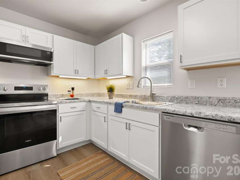 2217 Pinnacle View Drive, Kings Mountain, NC 28086.  MLS# CAR4362606, YatesRealty ID 11165. 
