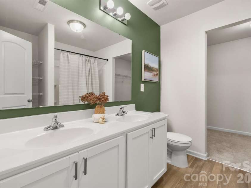 2217 Pinnacle View Drive, Kings Mountain, NC 28086.  MLS# CAR4362606, YatesRealty ID 11165. 