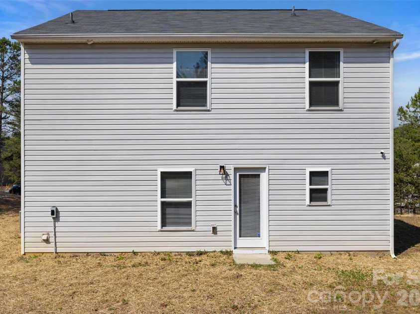 2217 Pinnacle View Drive, Kings Mountain, NC 28086.  MLS# CAR4362606, YatesRealty ID 11165. 
