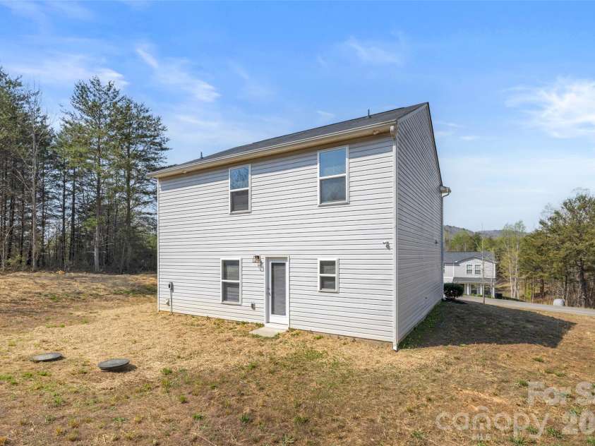 2217 Pinnacle View Drive, Kings Mountain, NC 28086.  MLS# CAR4362606, YatesRealty ID 11165. 