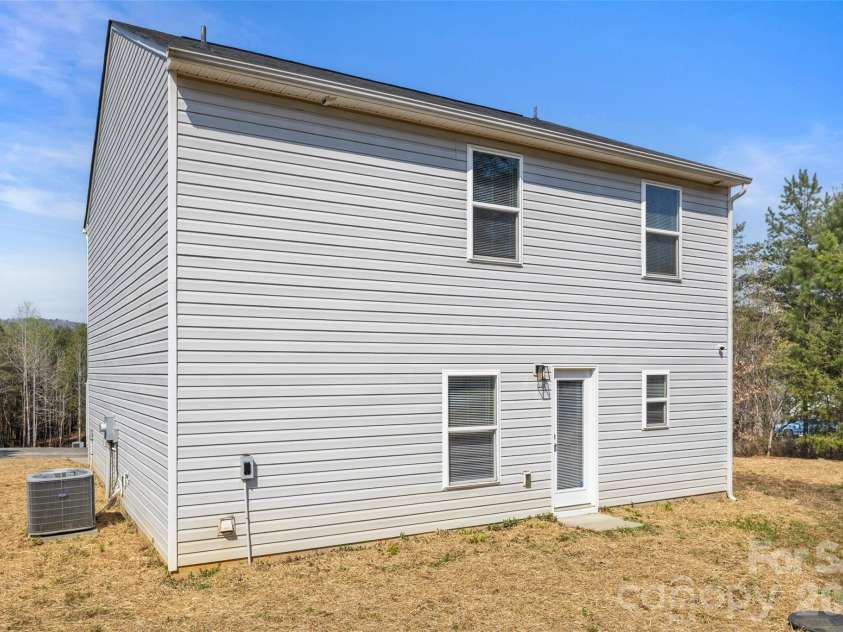 2217 Pinnacle View Drive, Kings Mountain, NC 28086.  MLS# CAR4362606, YatesRealty ID 11165. 