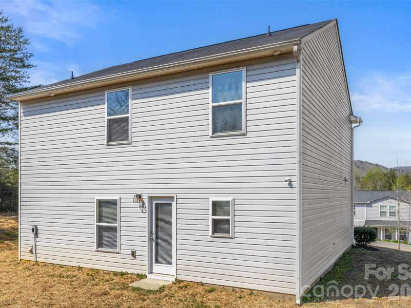 2217 Pinnacle View Drive, Kings Mountain, NC 28086.  MLS# CAR4362606, YatesRealty ID 11165. 