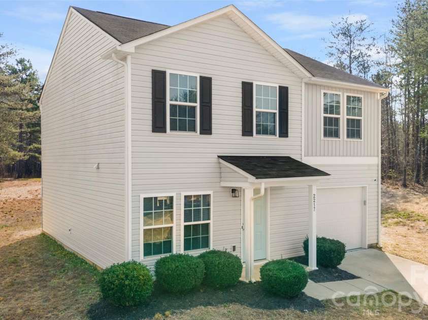 2217 Pinnacle View Drive, Kings Mountain, NC 28086.  MLS# CAR4362606, YatesRealty ID 11165. 