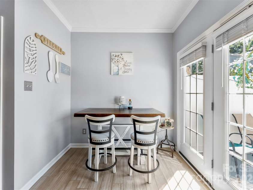 8814 Gerren Court, Charlotte, NC 28217.  MLS# CAR4249961, YatesRealty ID 11167. Breakfast Nook