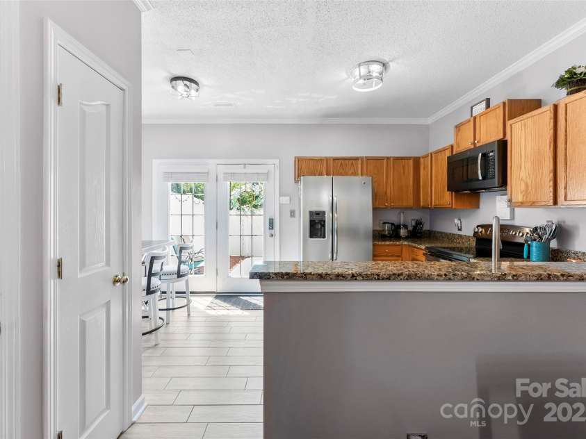 8814 Gerren Court, Charlotte, NC 28217.  MLS# CAR4249961, YatesRealty ID 11167. Kitchen
