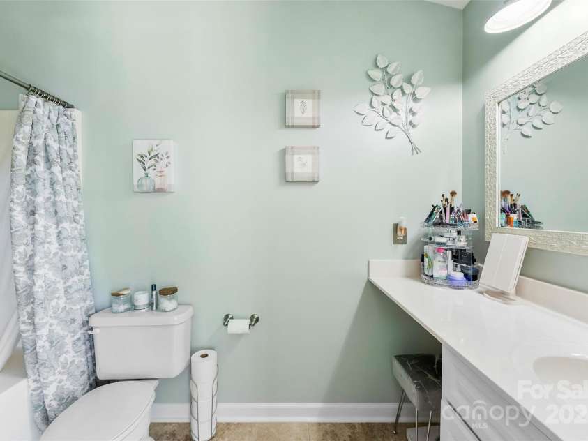 8814 Gerren Court, Charlotte, NC 28217.  MLS# CAR4249961, YatesRealty ID 11167. Primary Bathroom