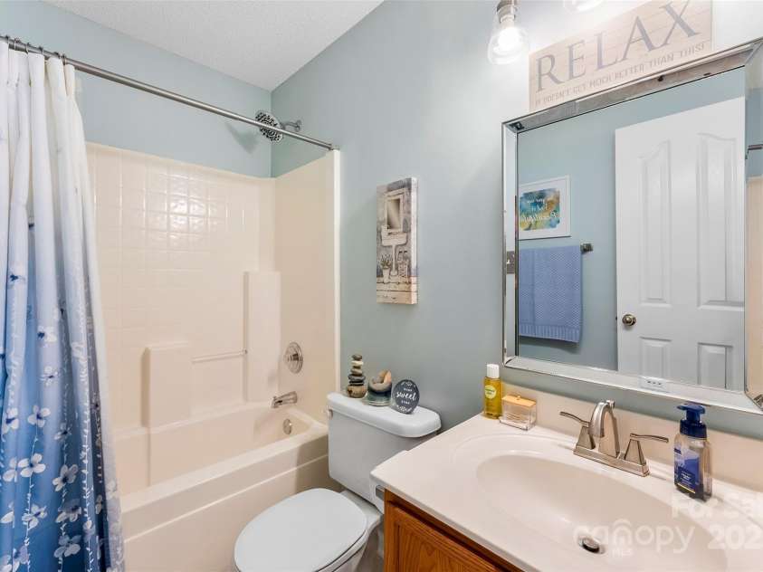 8814 Gerren Court, Charlotte, NC 28217.  MLS# CAR4249961, YatesRealty ID 11167. Upstairs Guest Bathroom