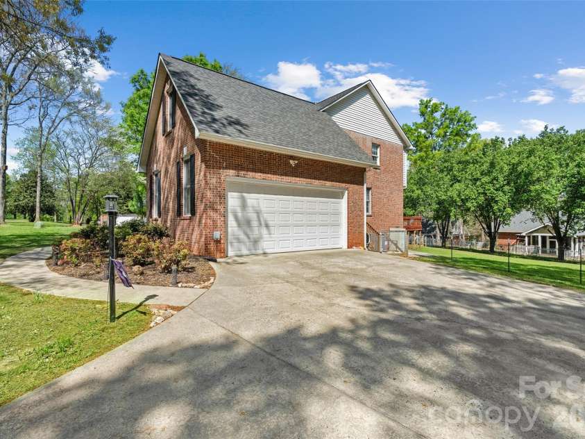 3447 Victorian Hills Drive, Richburg, SC 29729.  MLS# CAR4366076, YatesRealty ID 11168. 