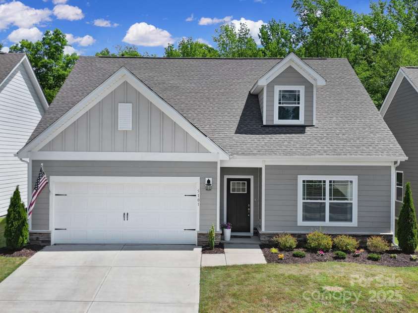 5101 Helmsworth Drive, Waxhaw, NC 28173.  MLS# CAR4251449, YatesRealty ID 11168. 