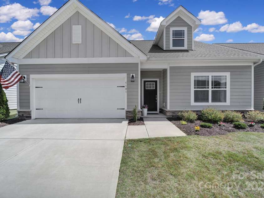 5101 Helmsworth Drive, Waxhaw, NC 28173.  MLS# CAR4251449, YatesRealty ID 11168. 