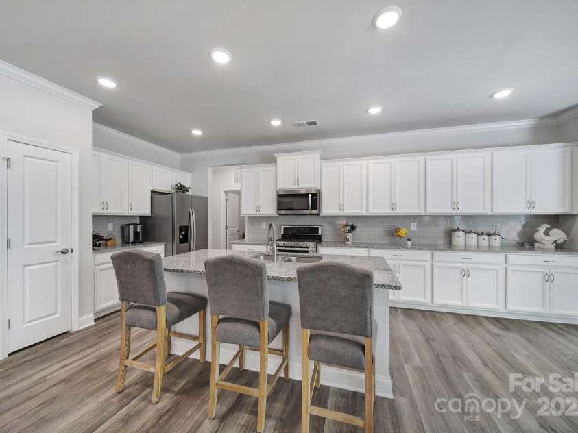 5101 Helmsworth Drive, Waxhaw, NC 28173.  MLS# CAR4251449, YatesRealty ID 11168. 