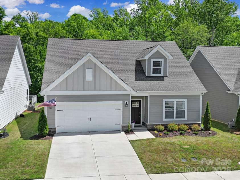 5101 Helmsworth Drive, Waxhaw, NC 28173.  MLS# CAR4251449, YatesRealty ID 11168. 