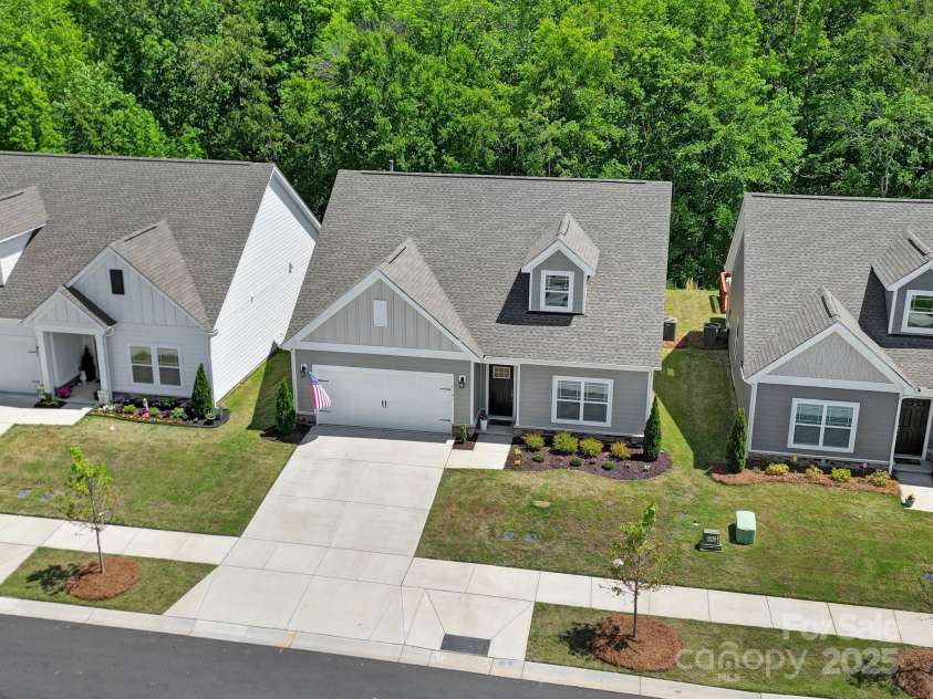5101 Helmsworth Drive, Waxhaw, NC 28173.  MLS# CAR4251449, YatesRealty ID 11168. 