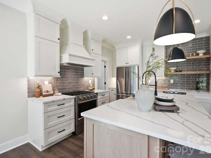 4020 Avalon Avenue, Charlotte, NC 28208.  MLS# CAR4366606, YatesRealty ID 11169. 