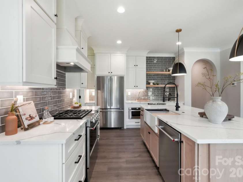 4020 Avalon Avenue, Charlotte, NC 28208.  MLS# CAR4366606, YatesRealty ID 11169. 
