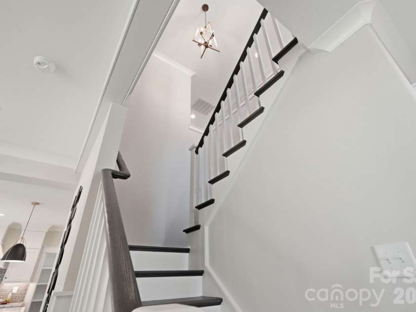 4020 Avalon Avenue, Charlotte, NC 28208.  MLS# CAR4366606, YatesRealty ID 11169. 