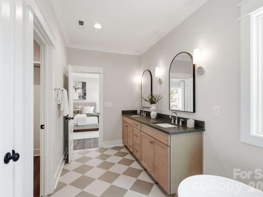 4020 Avalon Avenue, Charlotte, NC 28208.  MLS# CAR4366606, YatesRealty ID 11169. 