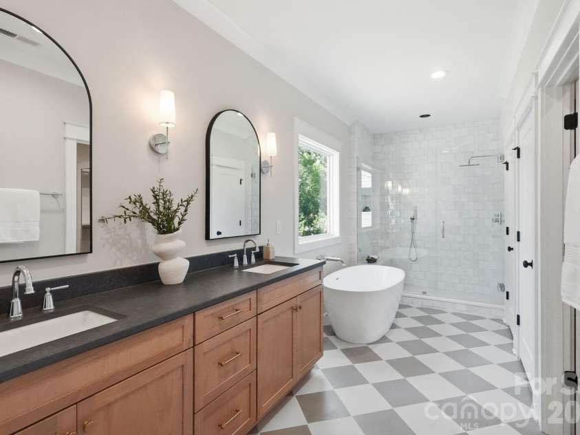 4020 Avalon Avenue, Charlotte, NC 28208.  MLS# CAR4366606, YatesRealty ID 11169. 