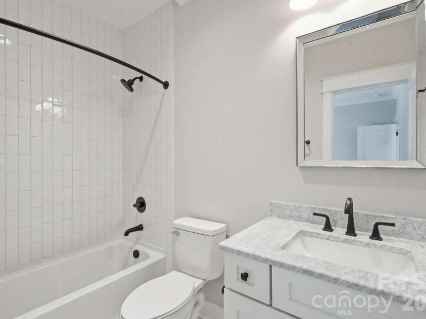 4020 Avalon Avenue, Charlotte, NC 28208.  MLS# CAR4366606, YatesRealty ID 11169. 