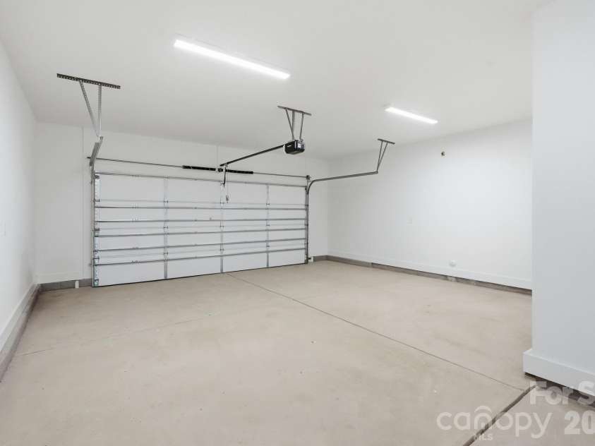 4020 Avalon Avenue, Charlotte, NC 28208.  MLS# CAR4366606, YatesRealty ID 11169. 