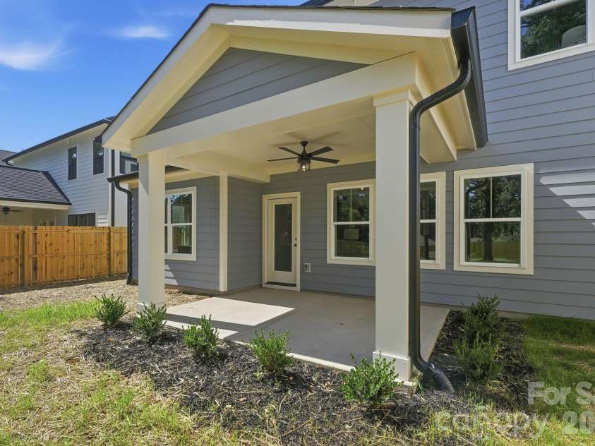 4020 Avalon Avenue, Charlotte, NC 28208.  MLS# CAR4366606, YatesRealty ID 11169. 