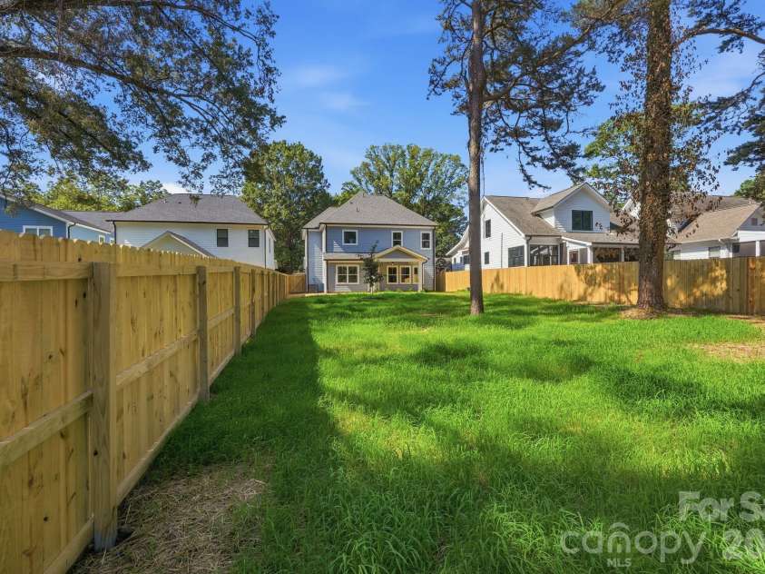 4020 Avalon Avenue, Charlotte, NC 28208.  MLS# CAR4366606, YatesRealty ID 11169. 