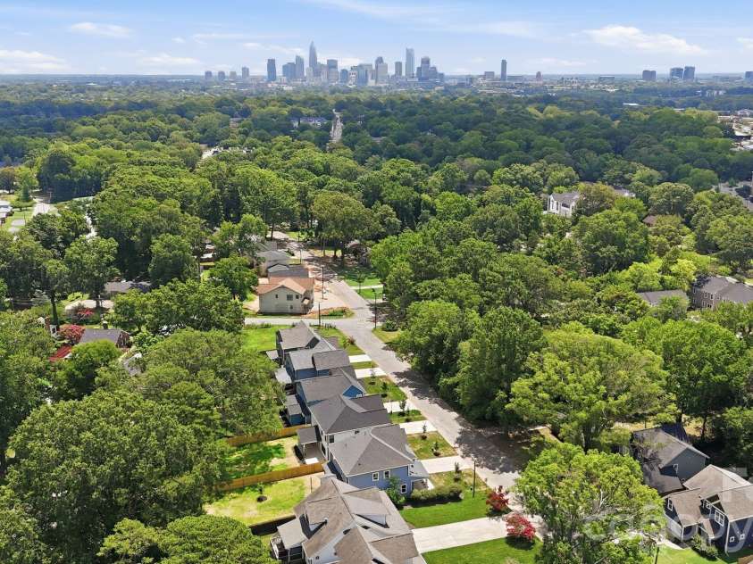 4020 Avalon Avenue, Charlotte, NC 28208.  MLS# CAR4366606, YatesRealty ID 11169. 