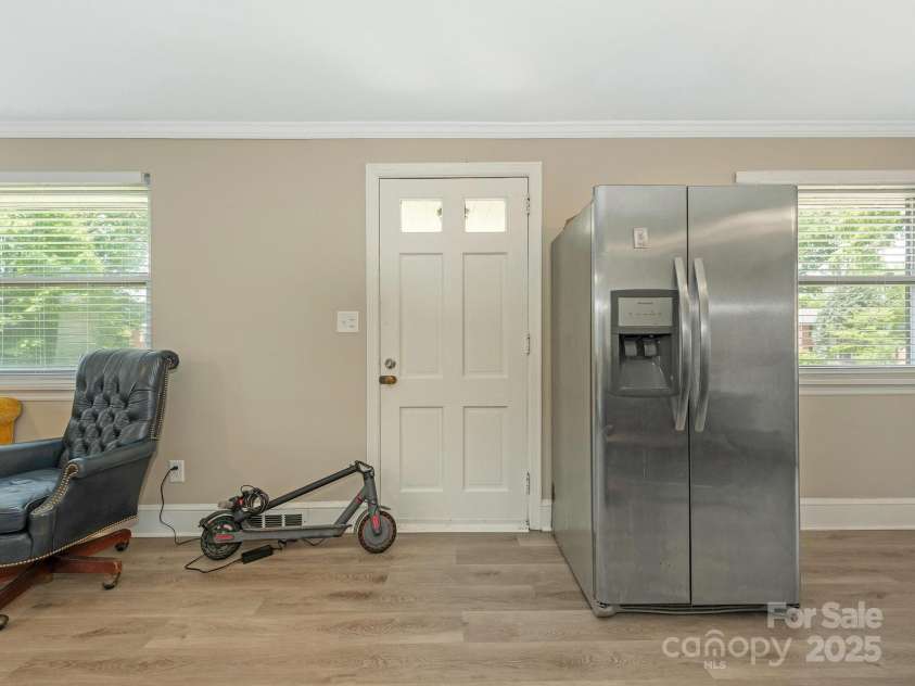 1301 Kings Drive, Charlotte, NC 28207.  MLS# CAR4253183, YatesRealty ID 1117. 