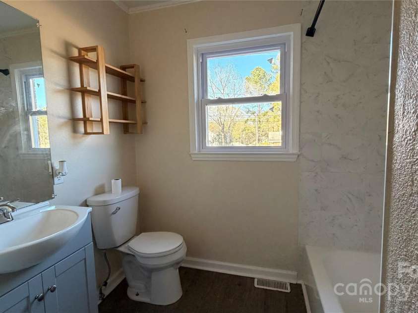 513 Holly Street, Dallas, NC 28034.  MLS# CAR4328130, YatesRealty ID 1117. 