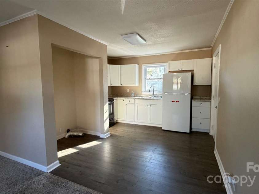 513 Holly Street, Dallas, NC 28034.  MLS# CAR4328130, YatesRealty ID 1117. 