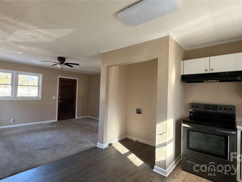 513 Holly Street, Dallas, NC 28034.  MLS# CAR4328130, YatesRealty ID 1117. 