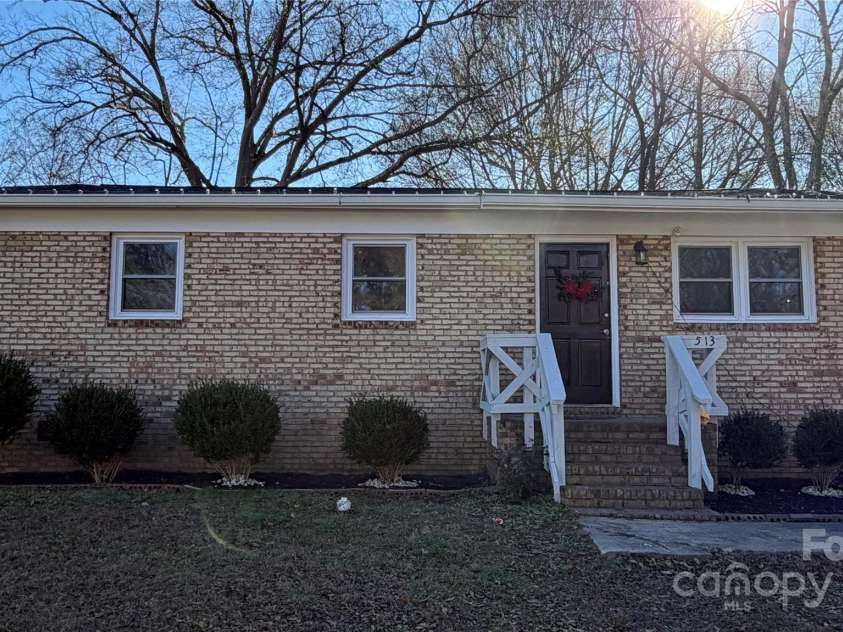 513 Holly Street, Dallas, NC 28034.  MLS# CAR4328130, YatesRealty ID 1117. 