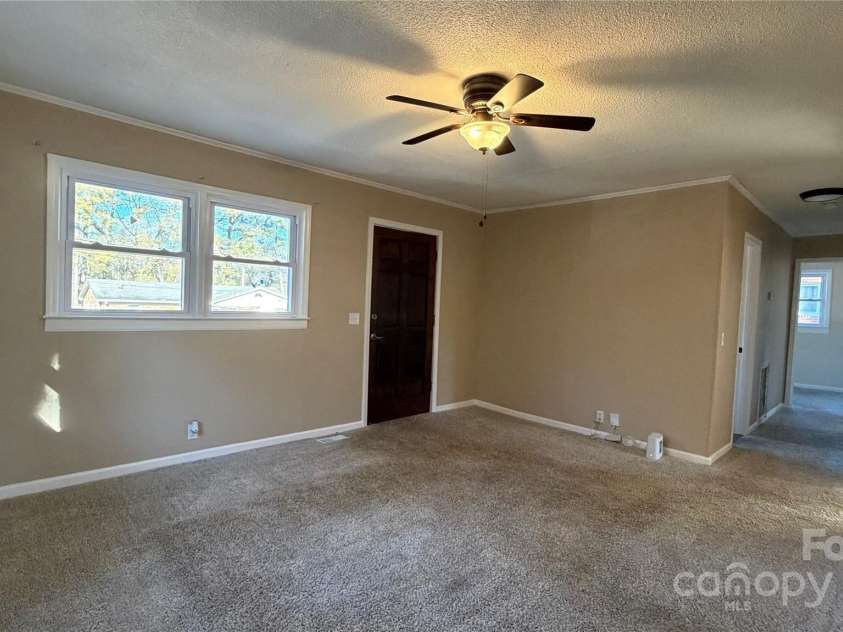 513 Holly Street, Dallas, NC 28034.  MLS# CAR4328130, YatesRealty ID 1117. 