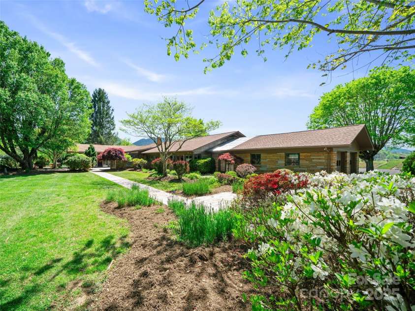 110 Crest View Road, Burnsville, NC 28714.  MLS# CAR4254963, YatesRealty ID 11171. 