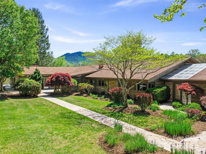 110 Crest View Road, Burnsville, NC 28714.  MLS# CAR4254963, YatesRealty ID 11171. 