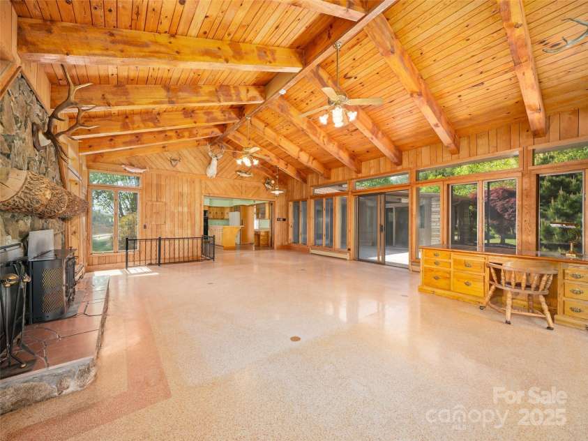110 Crest View Road, Burnsville, NC 28714.  MLS# CAR4254963, YatesRealty ID 11171. 
