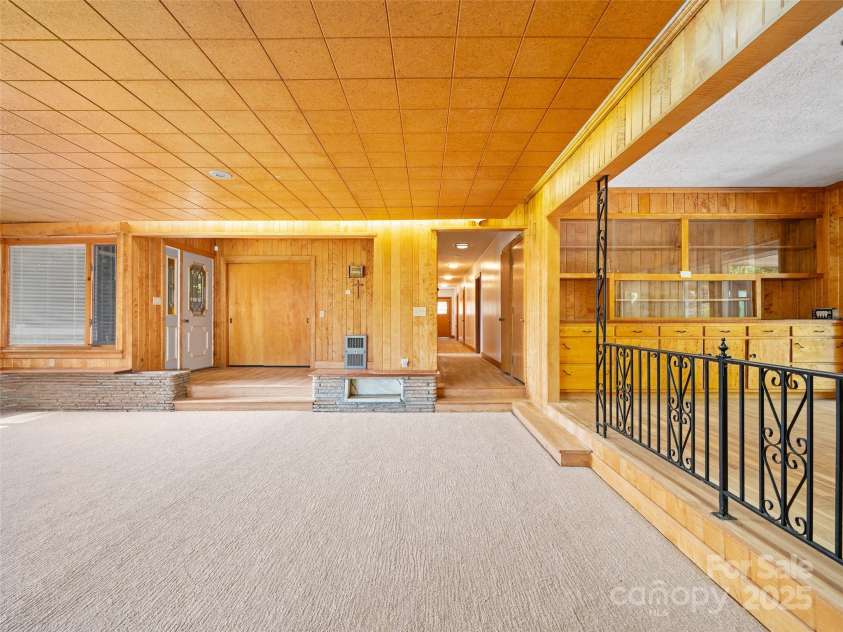 110 Crest View Road, Burnsville, NC 28714.  MLS# CAR4254963, YatesRealty ID 11171. 