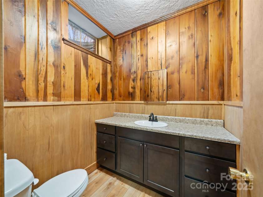 110 Crest View Road, Burnsville, NC 28714.  MLS# CAR4254963, YatesRealty ID 11171. 