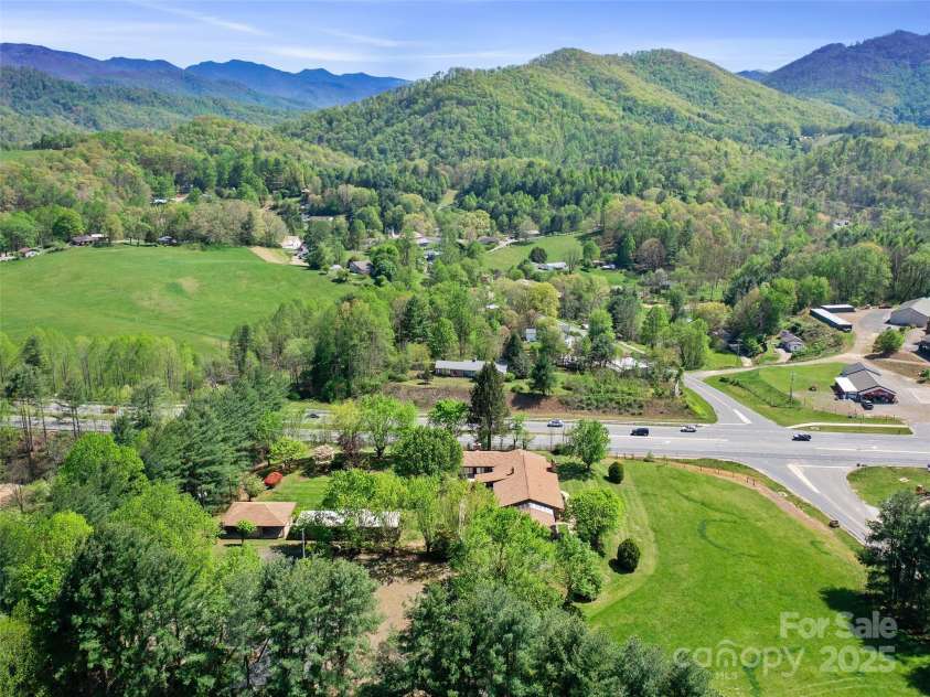 110 Crest View Road, Burnsville, NC 28714.  MLS# CAR4254963, YatesRealty ID 11171. 
