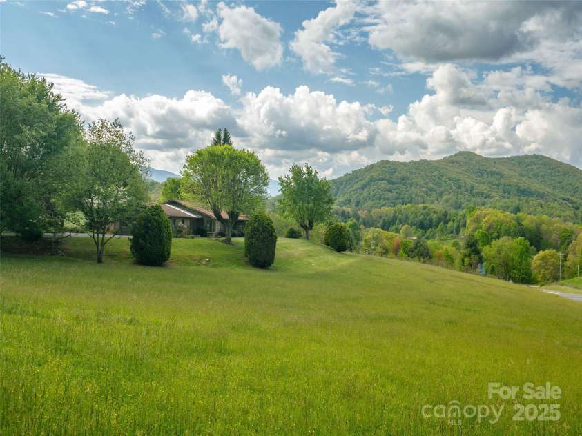 110 Crest View Road, Burnsville, NC 28714.  MLS# CAR4254963, YatesRealty ID 11171. 