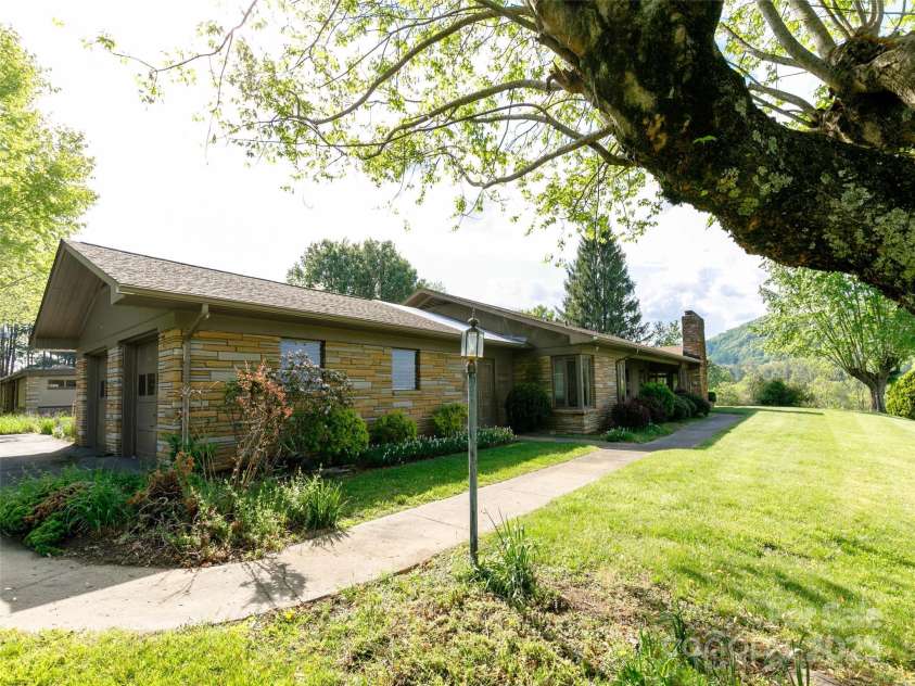 110 Crest View Road, Burnsville, NC 28714.  MLS# CAR4254963, YatesRealty ID 11171. 
