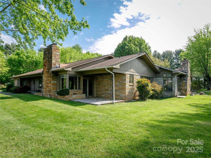 110 Crest View Road, Burnsville, NC 28714.  MLS# CAR4254963, YatesRealty ID 11171. 