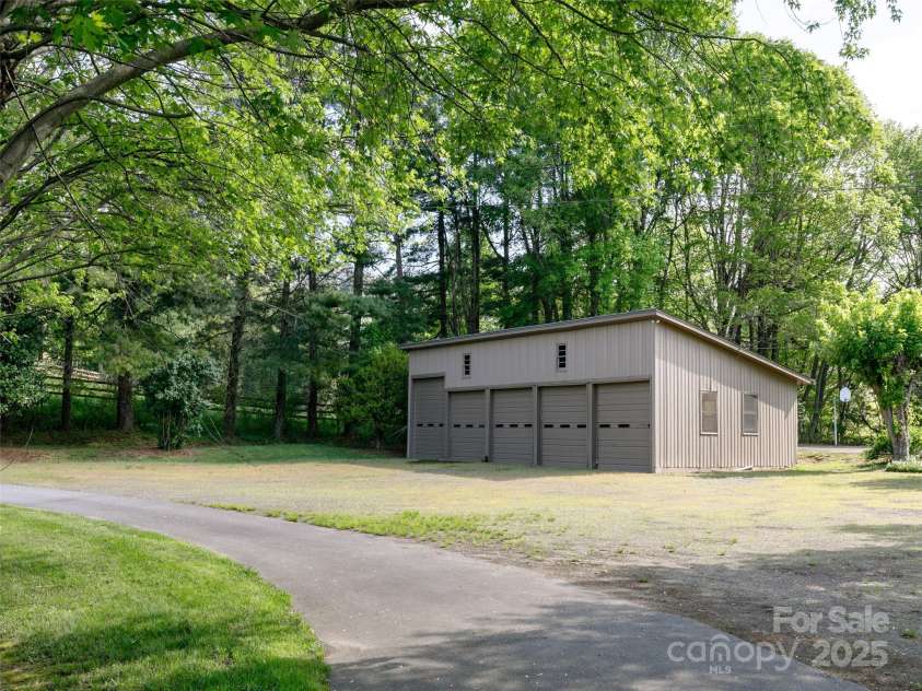 110 Crest View Road, Burnsville, NC 28714.  MLS# CAR4254963, YatesRealty ID 11171. 