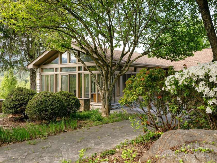110 Crest View Road, Burnsville, NC 28714.  MLS# CAR4254963, YatesRealty ID 11171. 