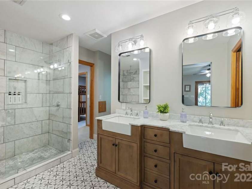 122 Mountain Harbor Drive, Lexington, NC 27292.  MLS# CAR4217597, YatesRealty ID 11172. 