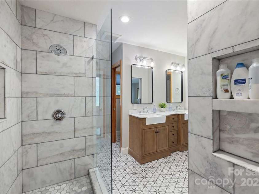 122 Mountain Harbor Drive, Lexington, NC 27292.  MLS# CAR4217597, YatesRealty ID 11172. 