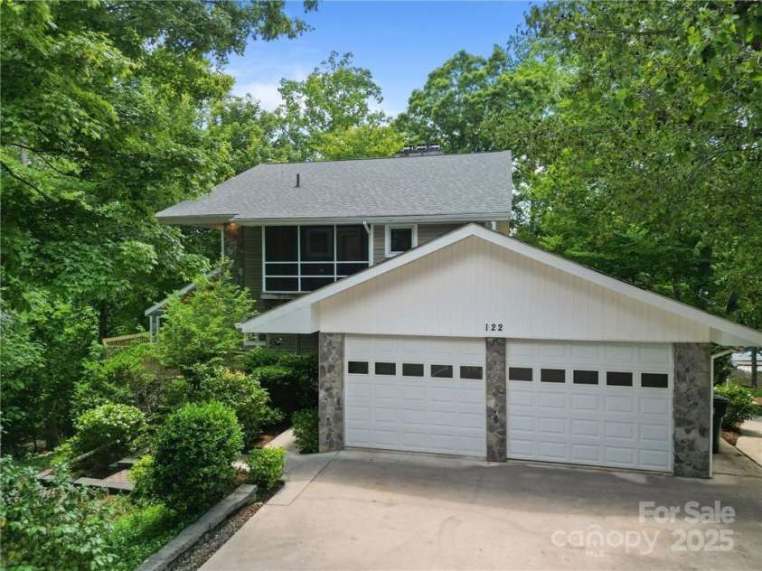 122 Mountain Harbor Drive, Lexington, NC 27292.  MLS# CAR4217597, YatesRealty ID 11172. Main waterfront home